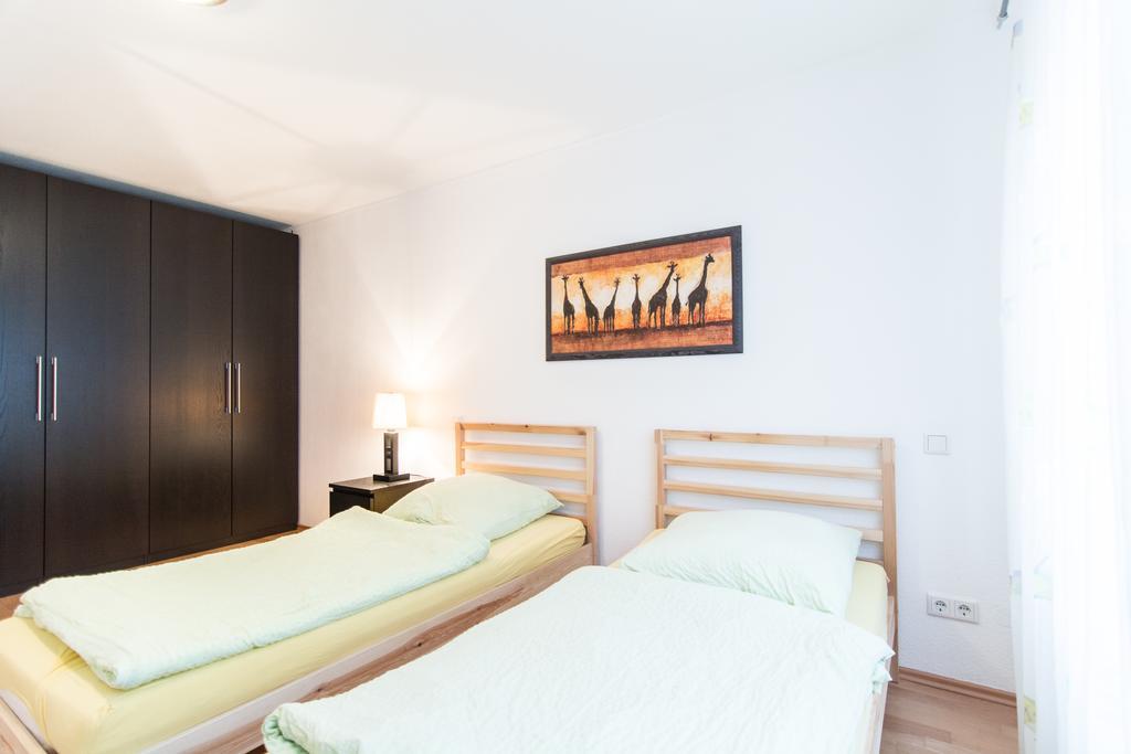 Ferienwohnung Neuss Esterno foto